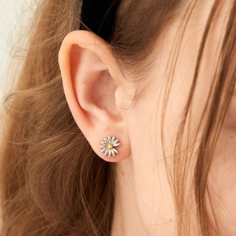 noonoofingers（ヌヌフィンガース）の「Daisy Delight Earrings（Accessories）」