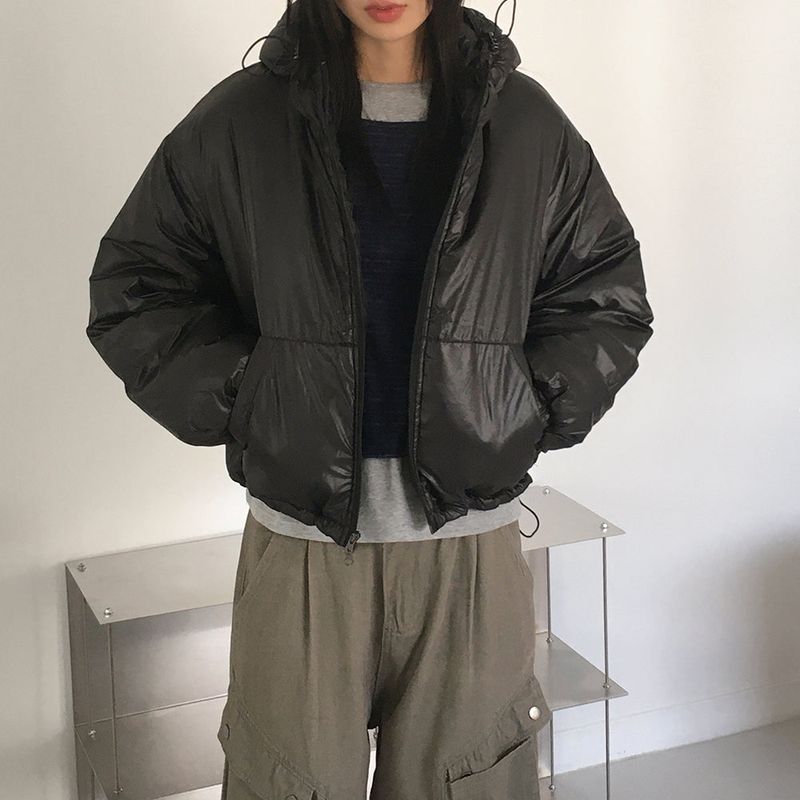 WONDER WONDER(ワンダーワンダー)の「Linec Glossy Short Hooded Padded Jacket(Jackets/Outerwear)」