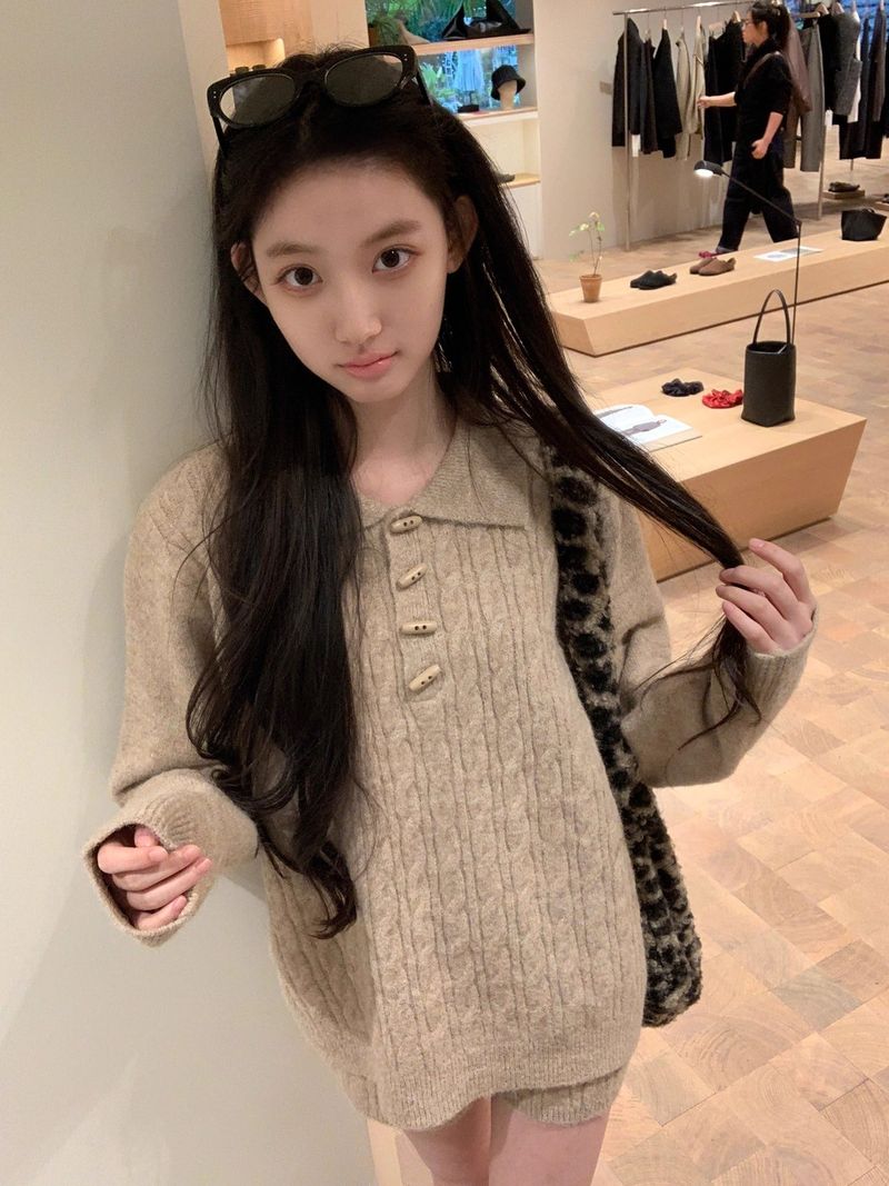 Oatmeal toggle wool twisted knitwear two-piece set