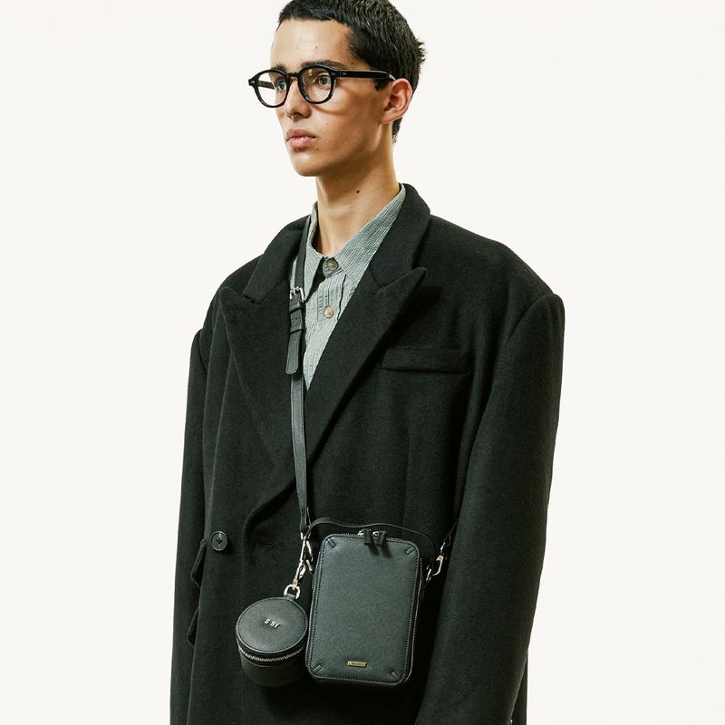 saffiano square circle room bag