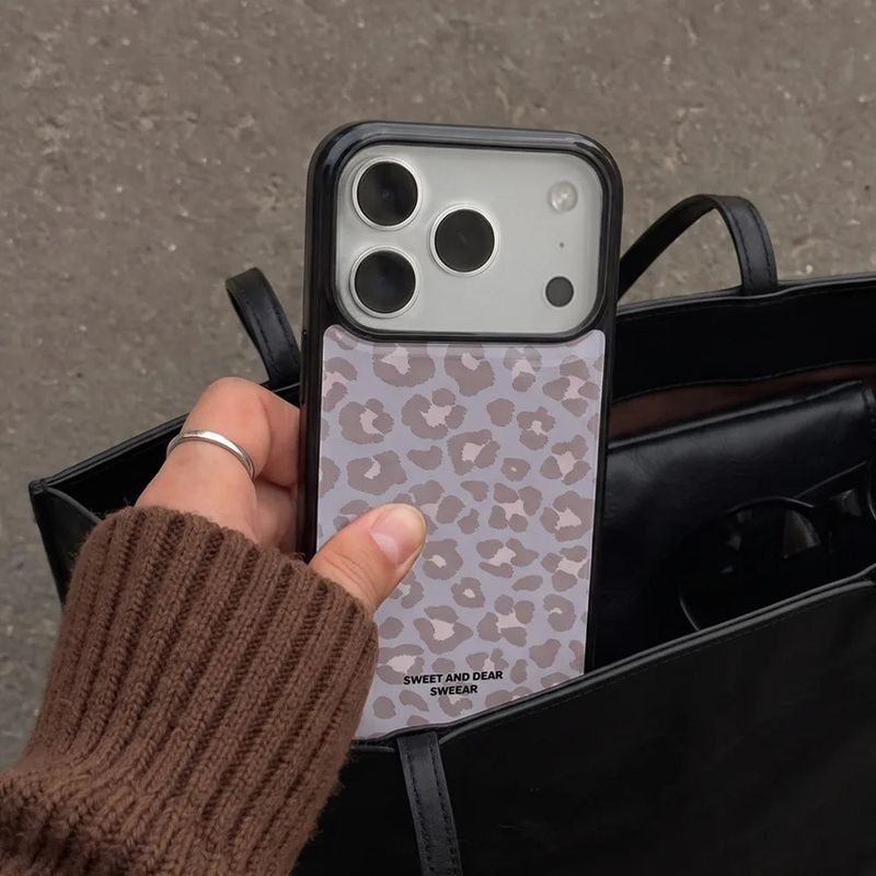 SWEEAR（スウィア）の「ムード レパード ケース (CHARCOAL)（スマホグッズ/小物）」