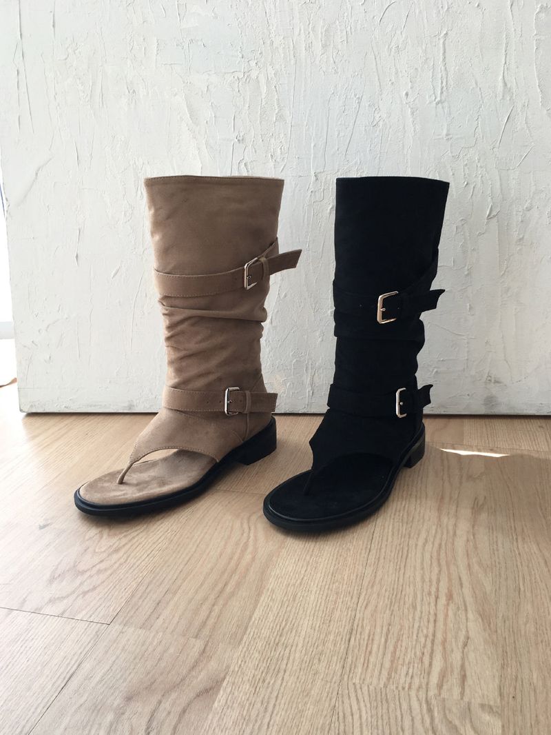 nobiyaka（ノビヤカ）の「Suede buckle thong boots（Shoes）」