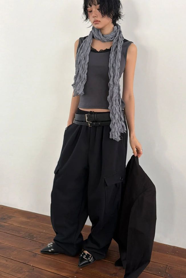 FINE LACE SLEEVELESS