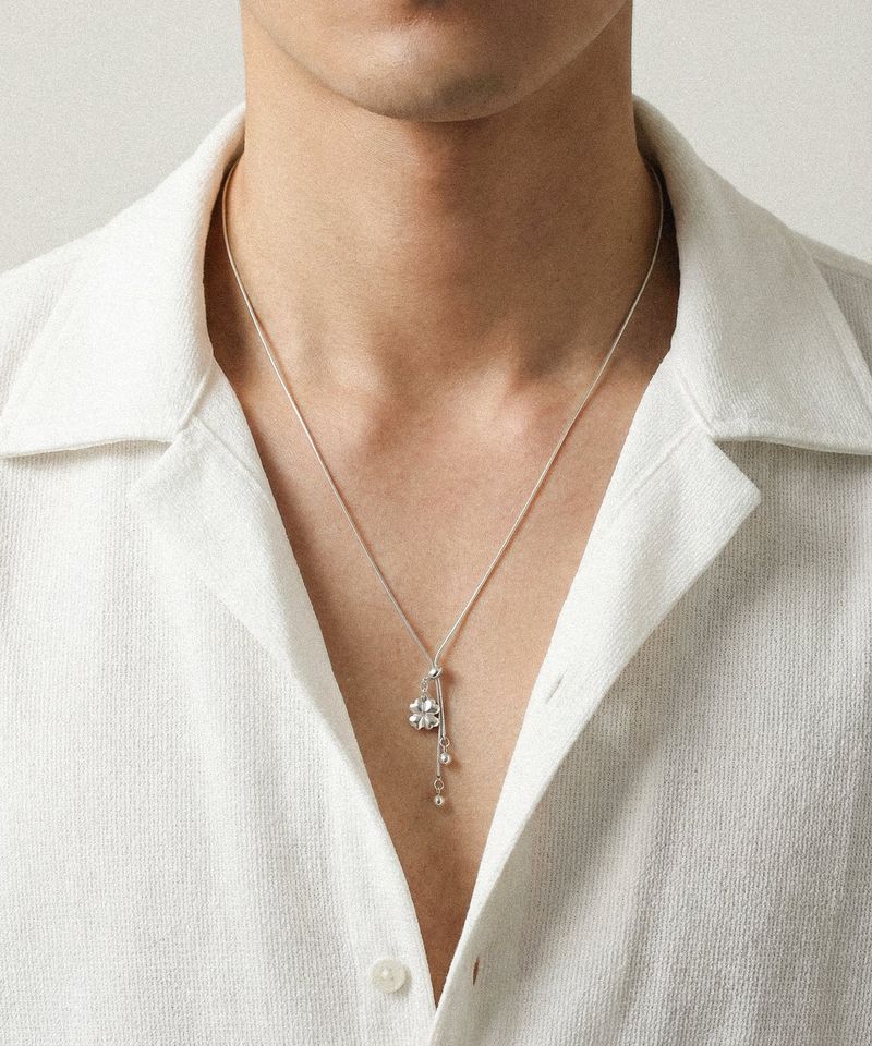 GRAYNOISE（グレーノイズ）の「Ribbon clover necklace SV (925 silver)（Accessories）」