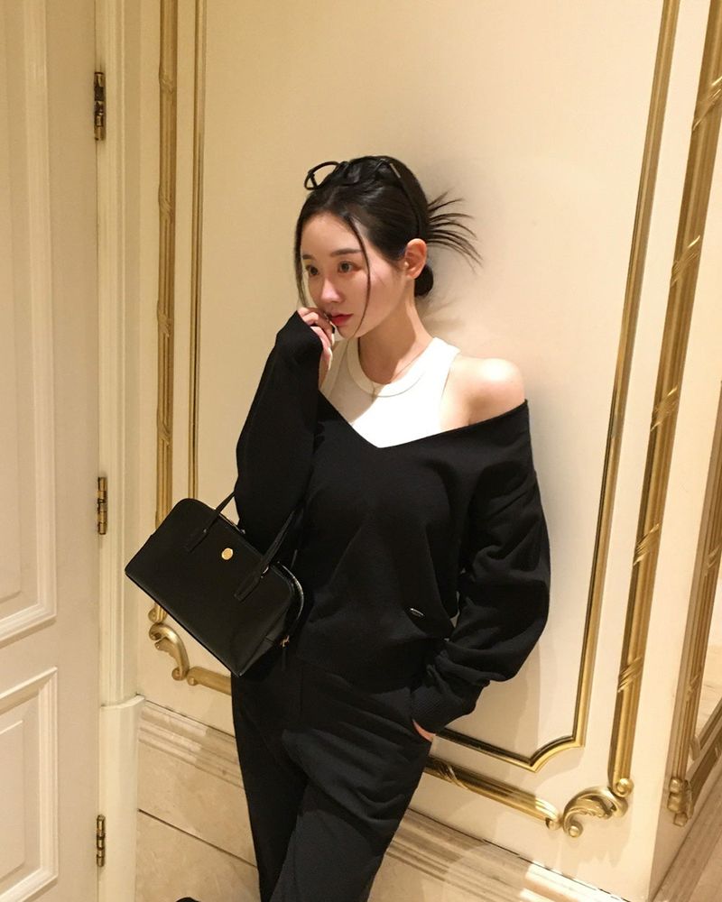 BEIDELLI（ベイデリー）の「[Bellide made] コンマ、ディープVネックニット（トップス）」