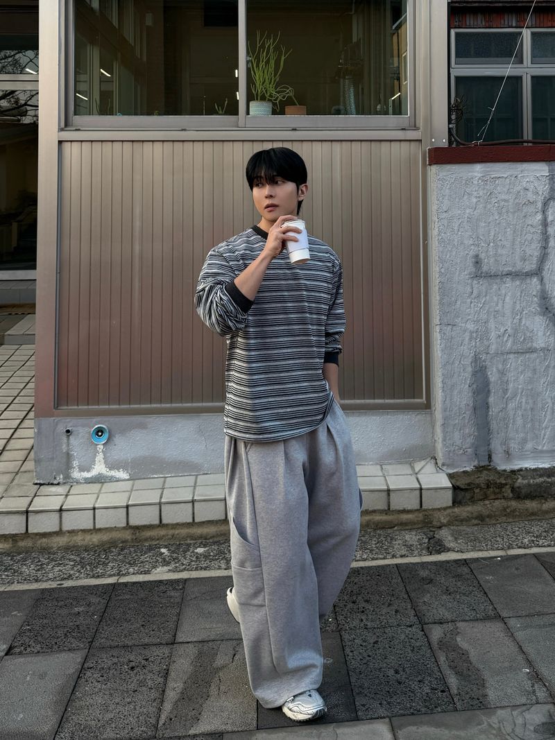 Washed long-sleeved T-shirt