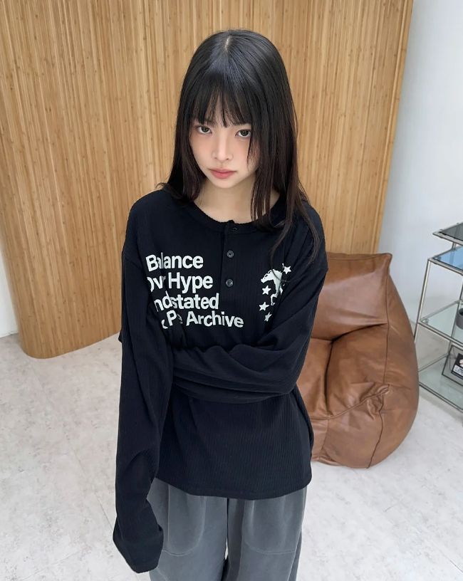 SATIIIZ（サティーズ）の「Mare Horse Henley Neck Knit（Tops）」