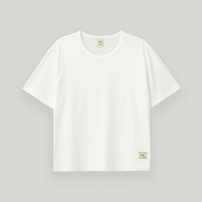 UBEIGE(ユーベイジ)の「White Basic T-Shirt(Tops)」