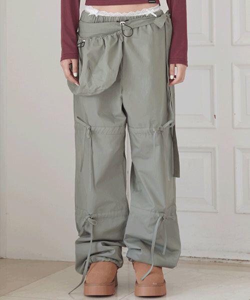 ZIZEMUSEUM(ジゼミュージアム)の「 RIBBON STRING PANTS .WITH BAG (KHAKI)(Pants)」