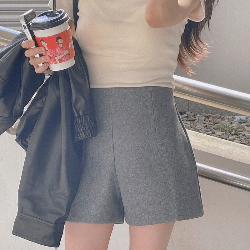 natural mind（ナチュラル マインド）の「Twosome wool high-waist mini shorts（Pants）」