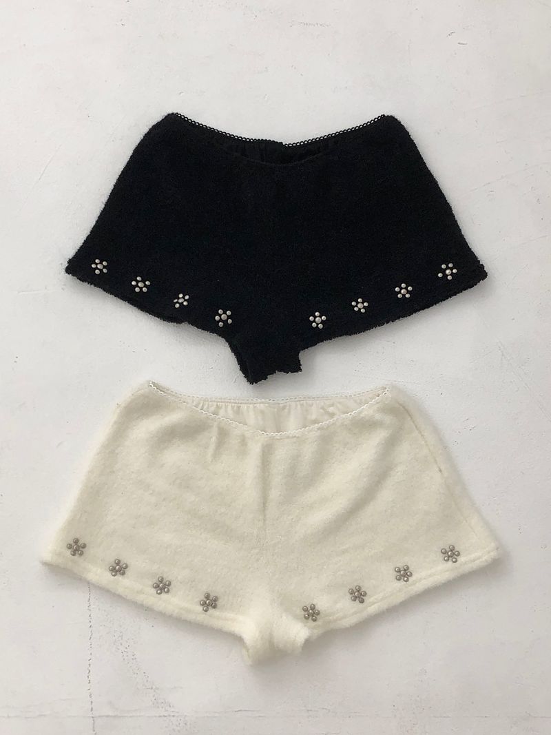 onthenextpage（オンザネクストページ）の「Fuzzy Snow Stud Mini Shorts（Pants）」