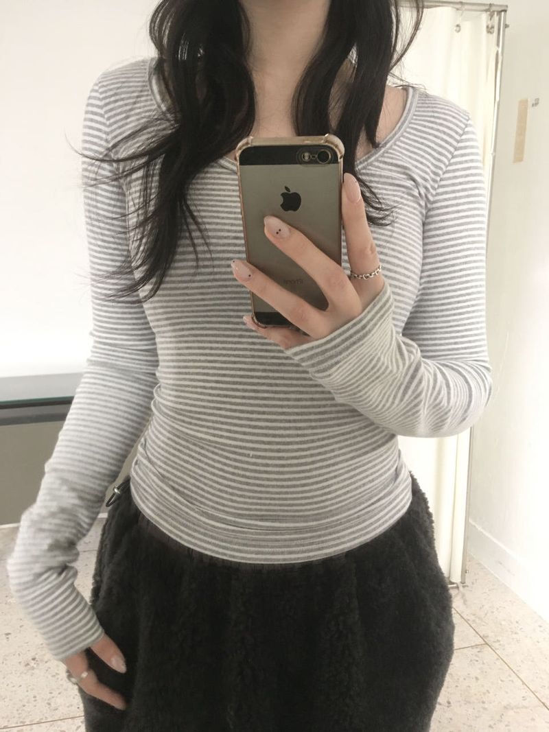 メロウVネックTシャツ