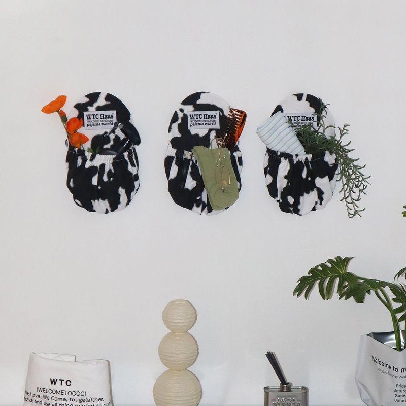 welcometoccc（ウェルカムシーシーシー）の「ポケット(Cow Cow) ウォールポケット（インテリア）」