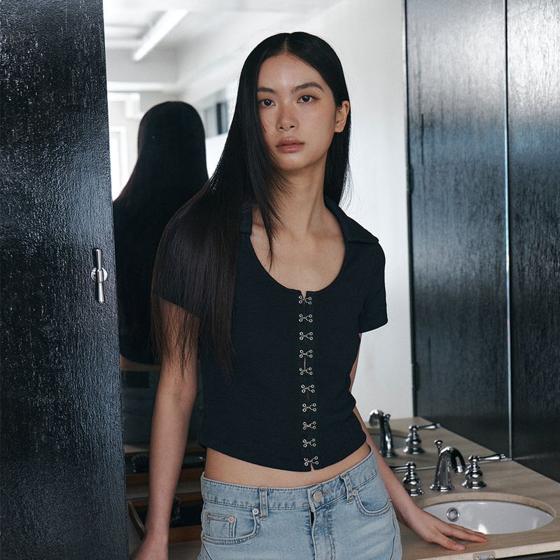 Curetty（キュリティ）の「C HOOK & EYE SLIM HALF TOP_NAVY（Tops）」