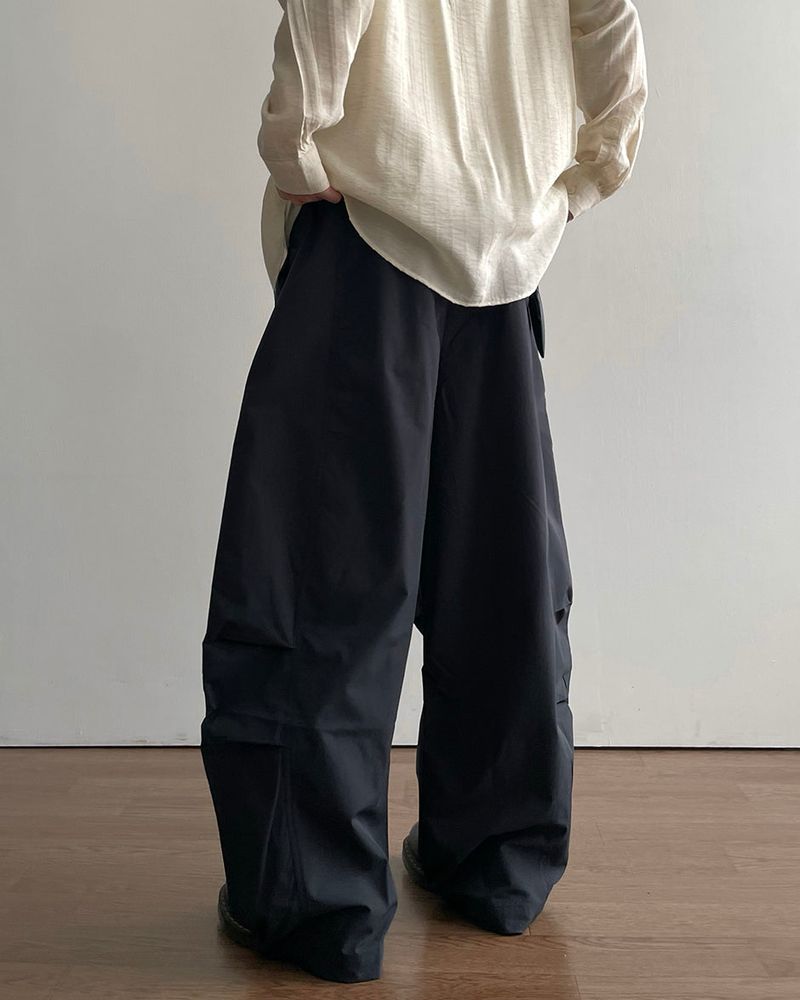 Light Pintuck Curved Pants