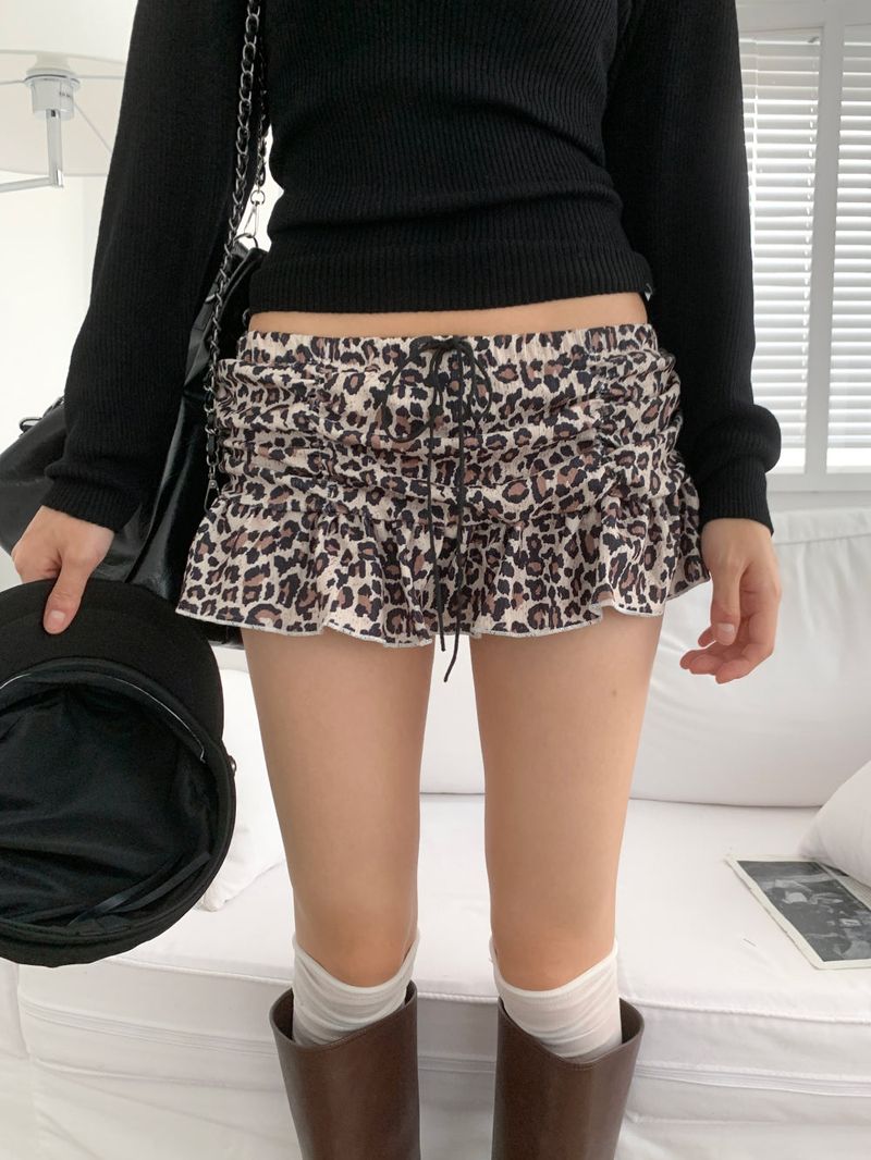 Feral Leopard Banding Mini Skirt Pants (Leopard)