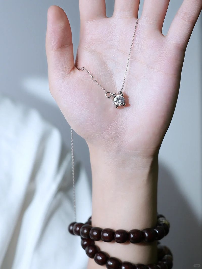Very beautiful diamond necklace