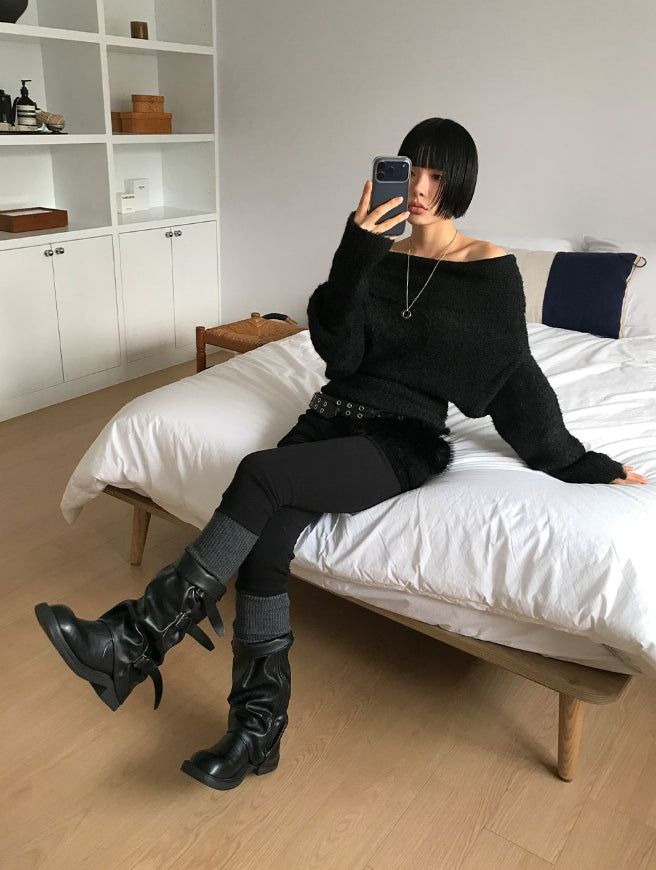 (WOOL) BOUCLE OFF-SHOULDER KNIT