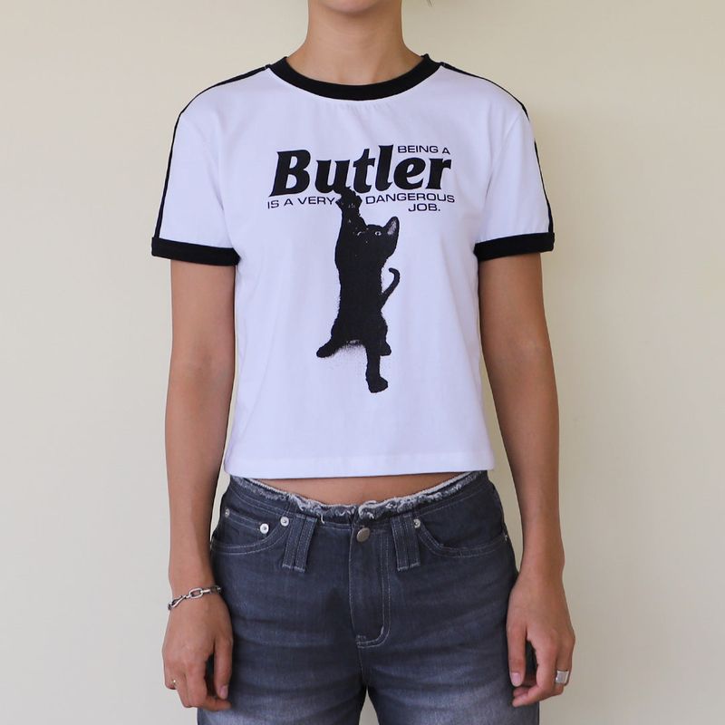 KRUCHI（クルチ）の「CAT BUTLER CROP T-SHIRT (WHITE)（Tops）」