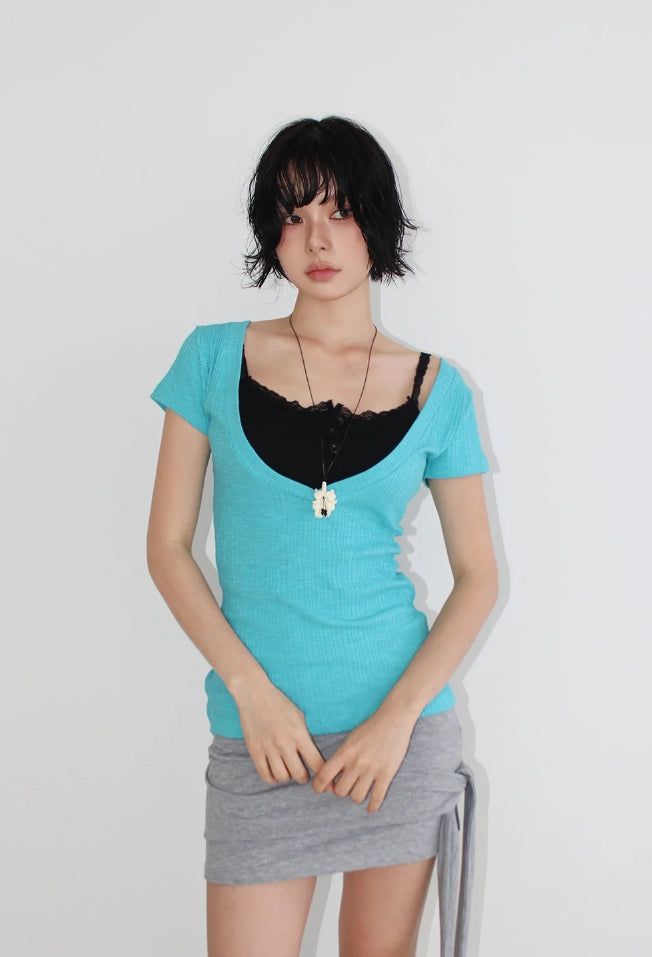 AAKE(アケ)の「DEEP V-NECK TEE(Tops)」
