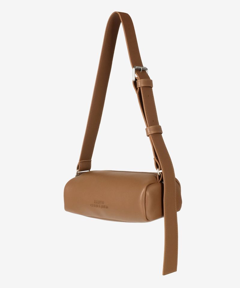INNEQ（イネク）の「Chunky Buckle Air Bag Letter-Camel（Bags）」