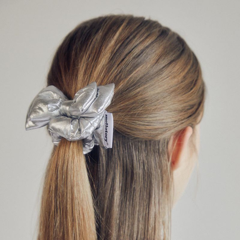 METAL CUSHION RIBBON SCRUNCHIE (SILVER)