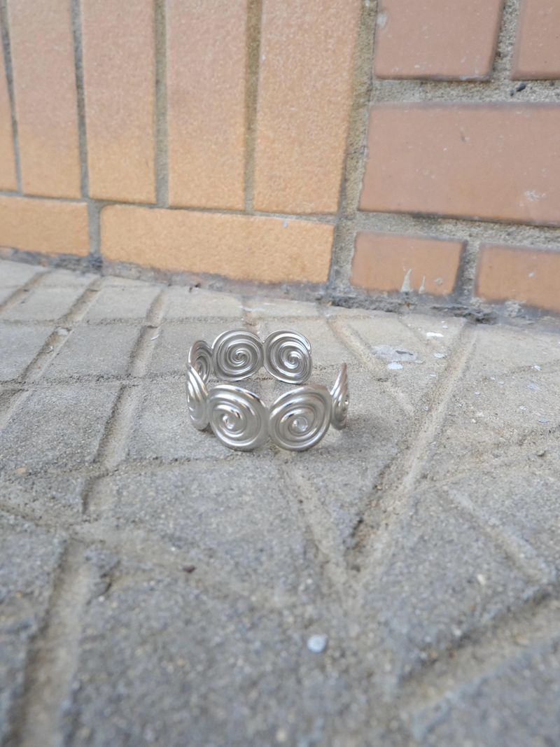 bold wave bangle