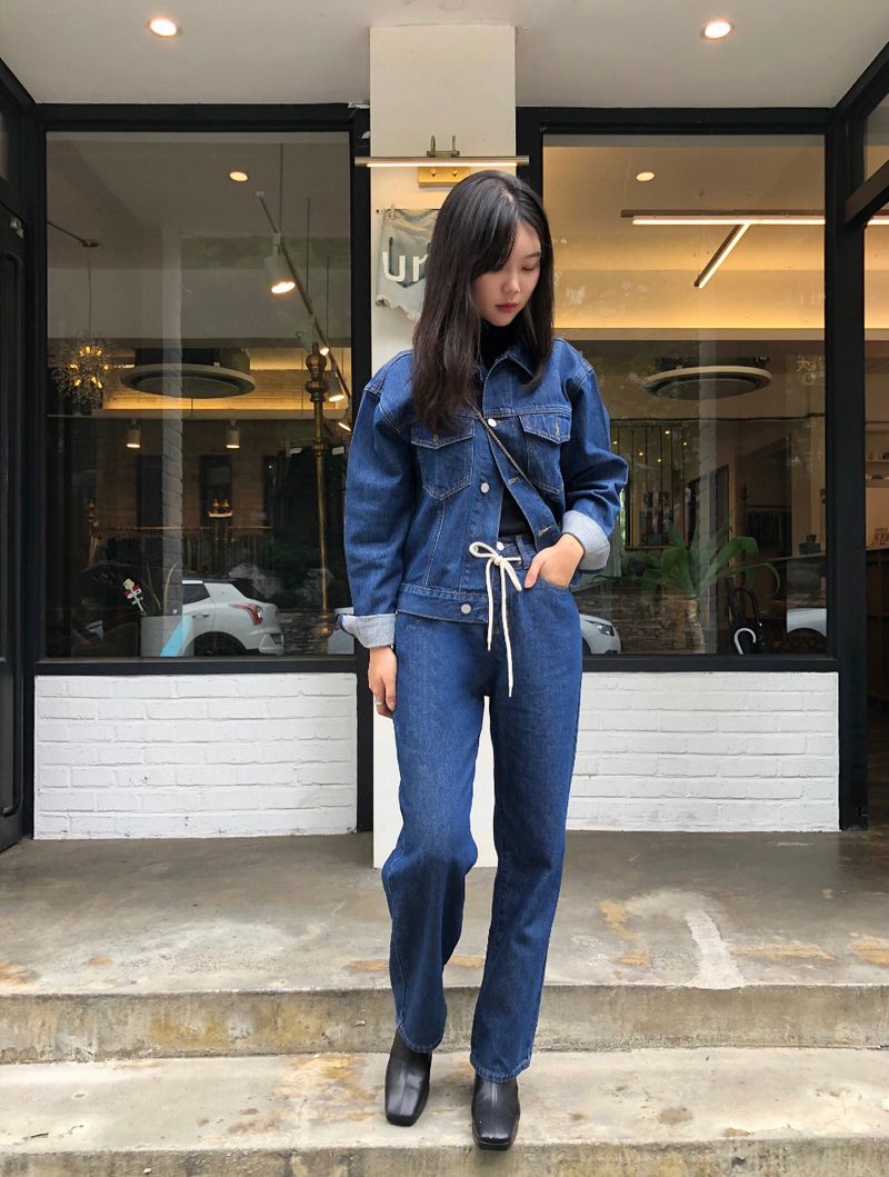 JEON SO MIN SEMI-WIDE FIT STRING POINT DARK DENIM PANTS [17708]