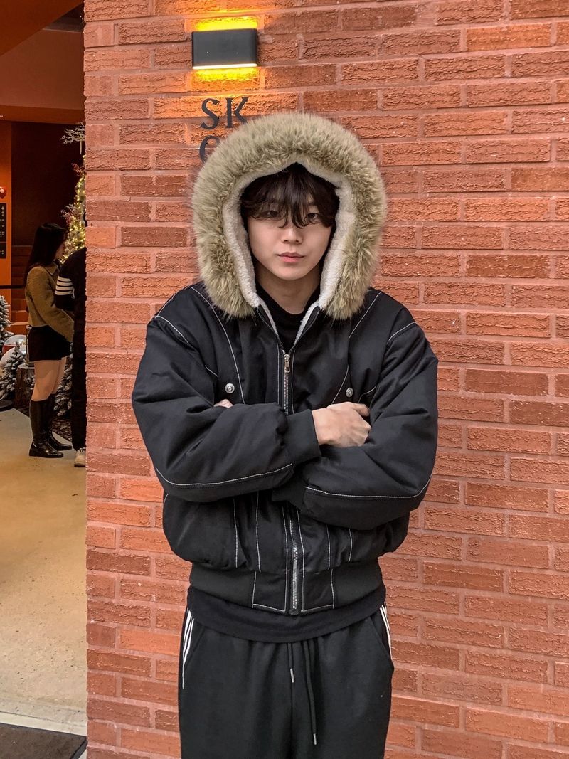 WHAT A LOOK（ワット ア ルック）の「ラクーントリムパネレッドパッファージャケットウィズファーリニング（ジャケット/アウター）」
