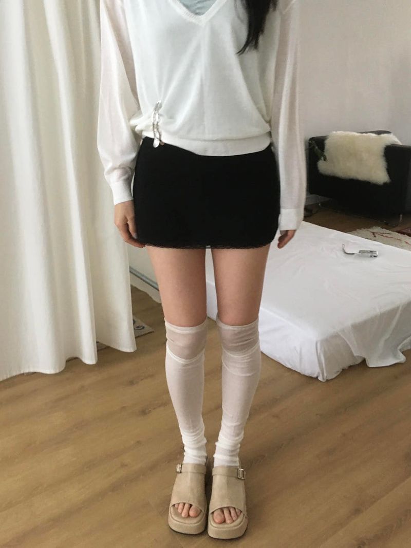 Coming mini lace skirt