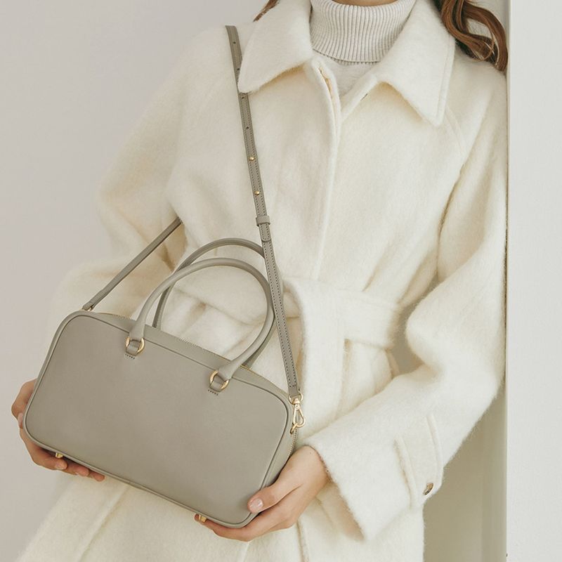 louie ooie(ルイウイ)の「abbey bag medium - taupe(Bags)」