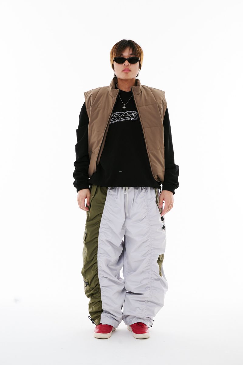BSRABBIT（ビエスラビット）の「DOUBLE SHIRRING SUPER WIDE PANTS KHAKI / GRAY（Pants）」