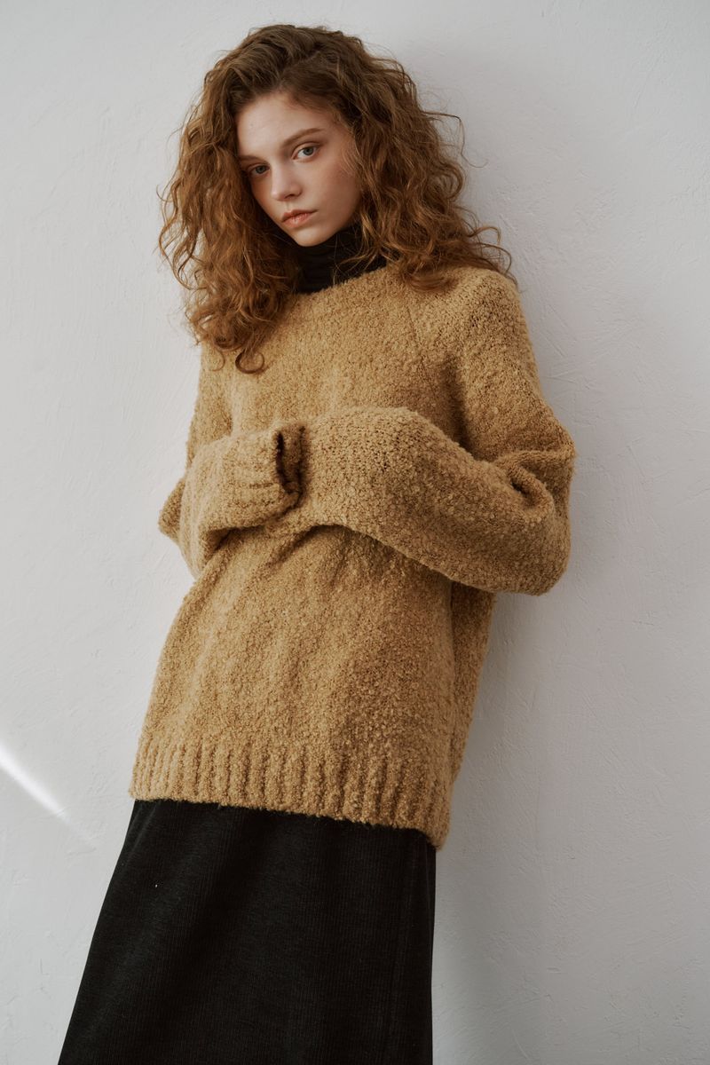 PLAT DU JOUR(プラドゥジュール)の「Coil round knit (Beige)(Tops)」