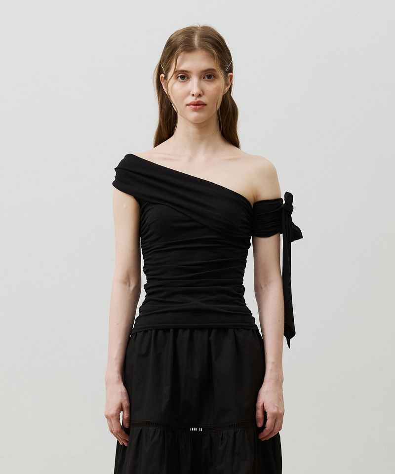RIA ONE-SHOULDER SHIRRING TOP / BLACK