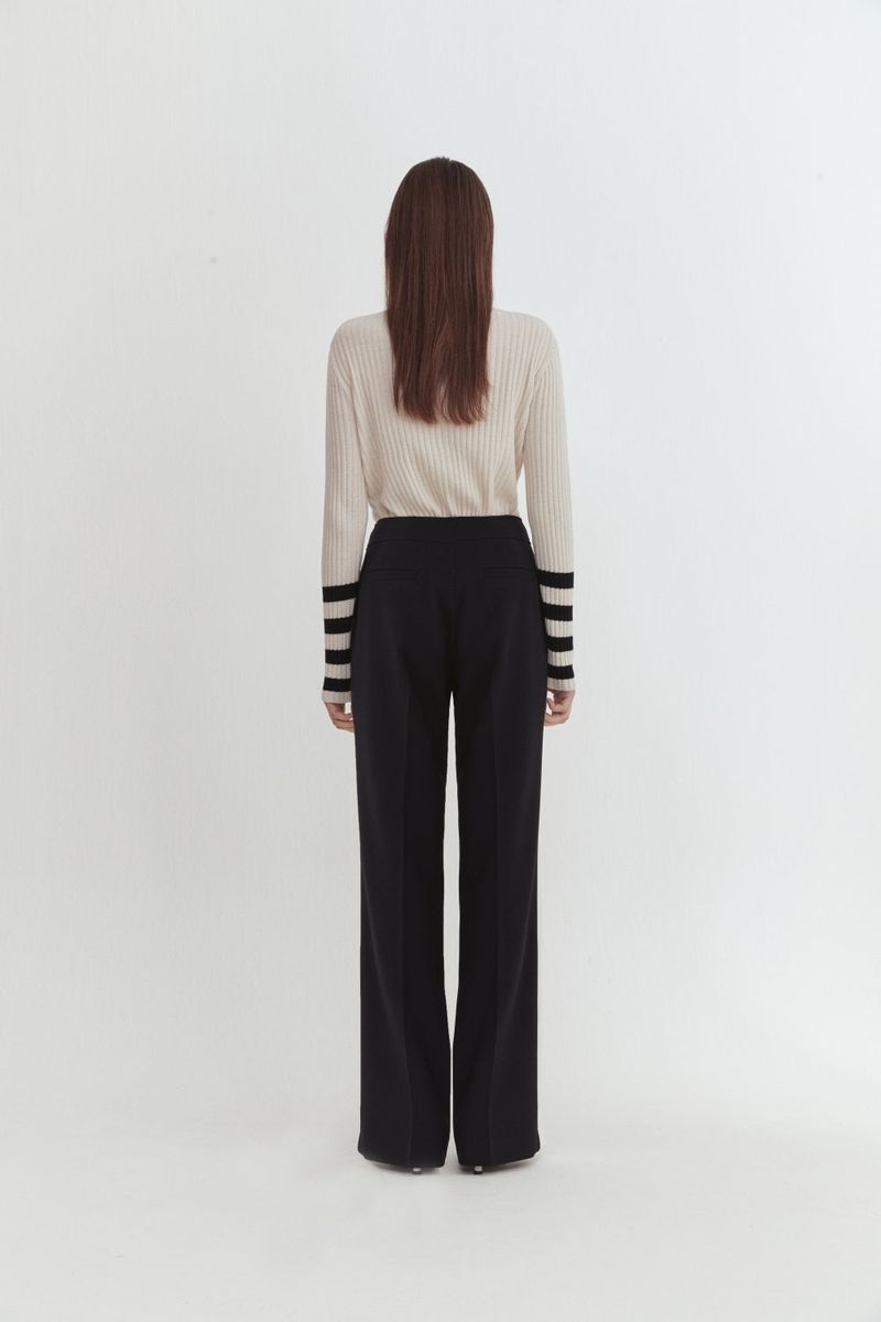 Button slit pants