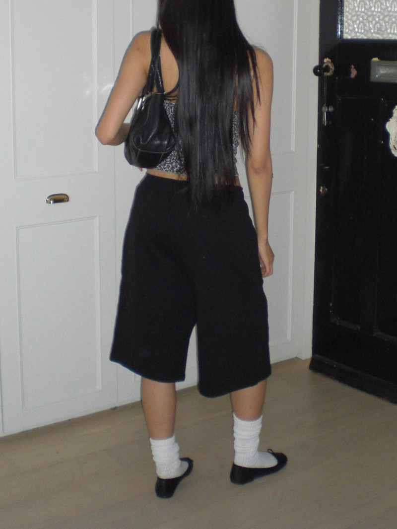 Bermuda sweat pants [Black]