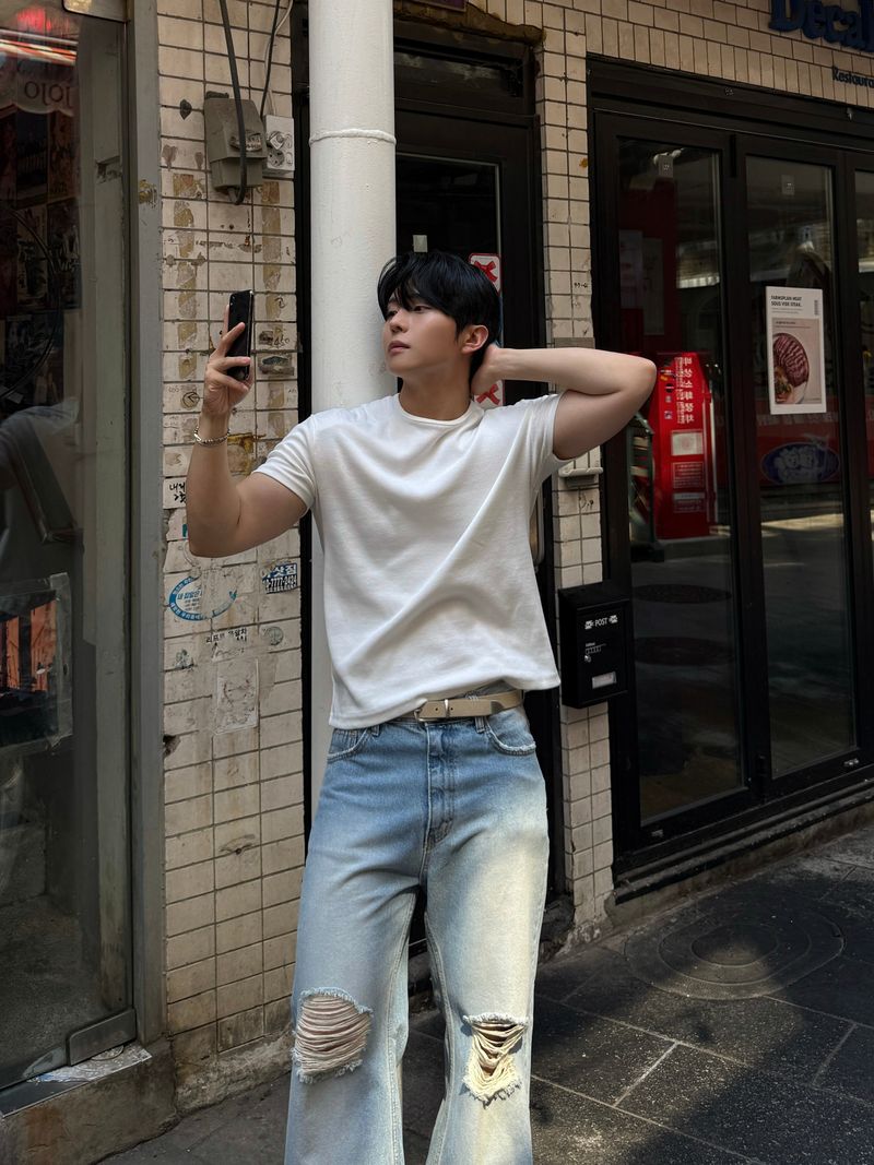 Curred destroyed flare denim pants