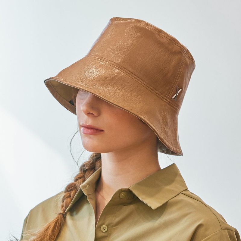 VA Cubic Stud Veganleather Drop Bucket Hat / Camel