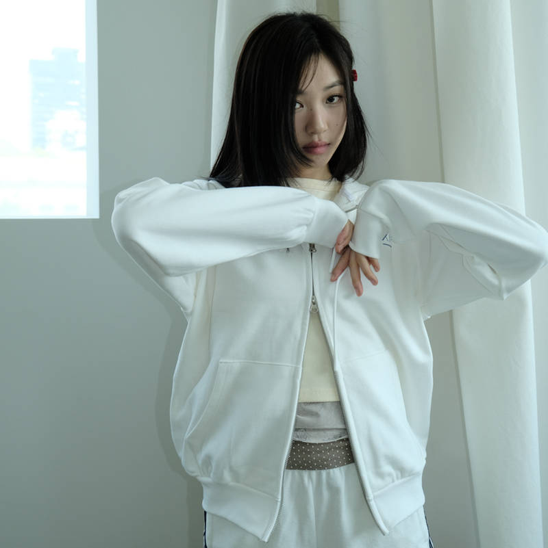 SHAKIRI(シャキリ)の「KIRIGIRL HOODIE ZIP UP _WHITE(Tops)」