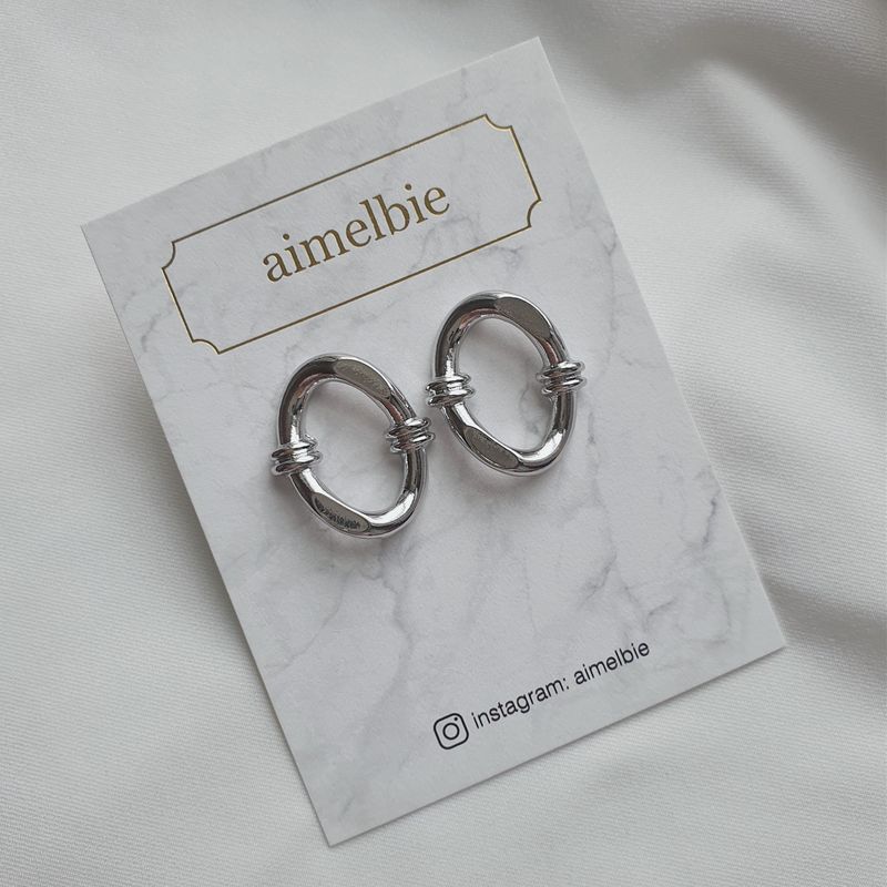 [Aespa Winter, Karina Piercing] Knotted Oval Ring Piercing - Silver Color