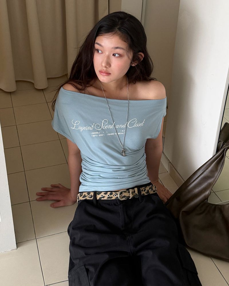 [ORIGINAL] Ellen Off-Shoulder T-shirt