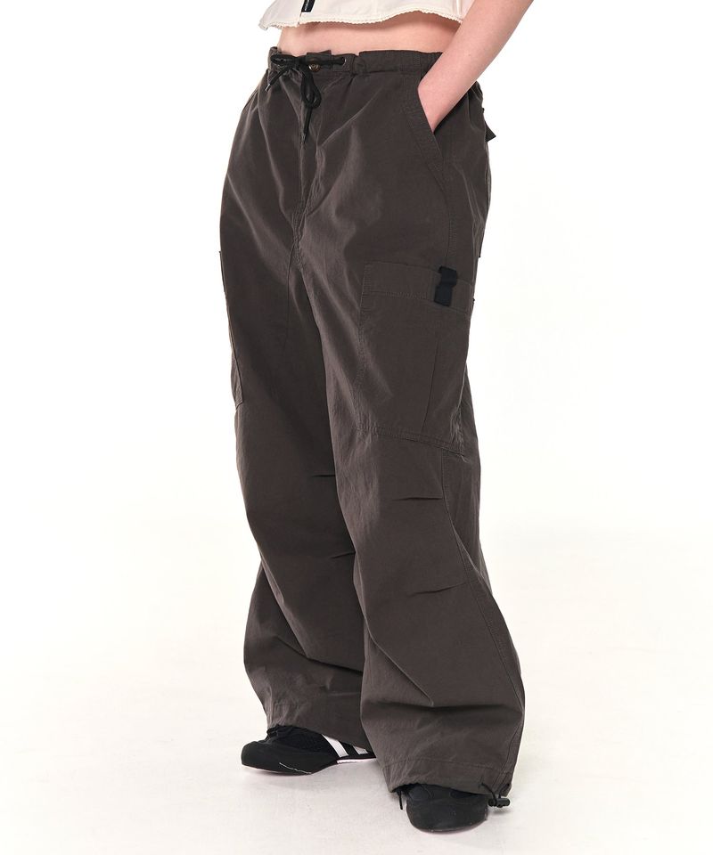 ZIZEMUSEUM(ジゼミュージアム)の「VINTAGE PARACHUTE CARGO PANTS (KHAKI)(Pants)」
