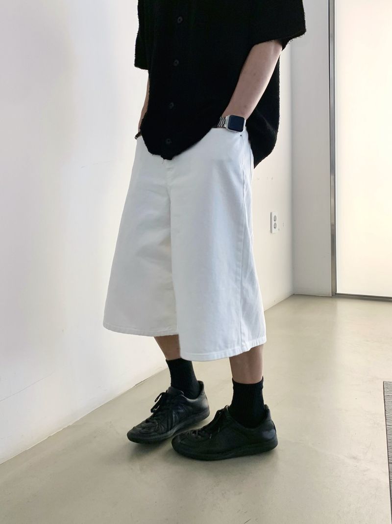 DISCERNMENT（ディサーンメント）の「スズカホワイトバミューダデニムパンツ（パンツ）」