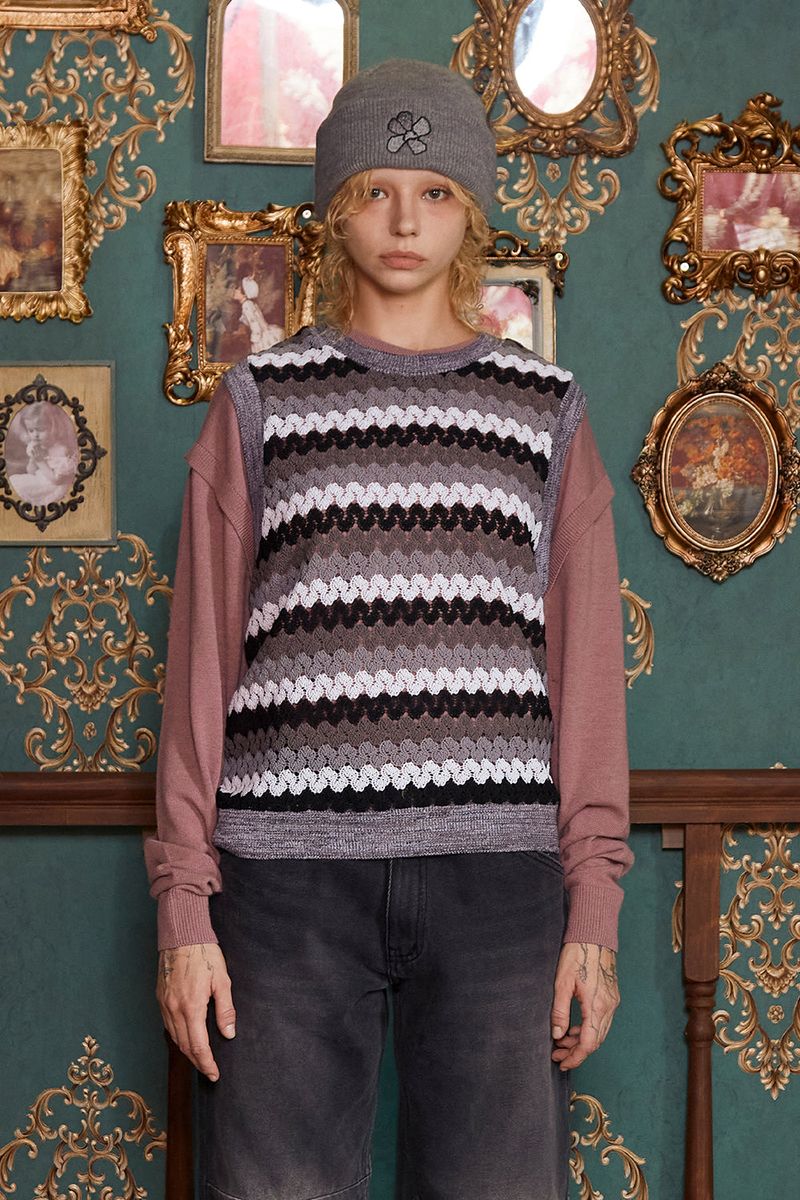 UNALLOYED（アナロイド）の「STRIPE CROCHET KNIT VEST / GREY（Tops）」