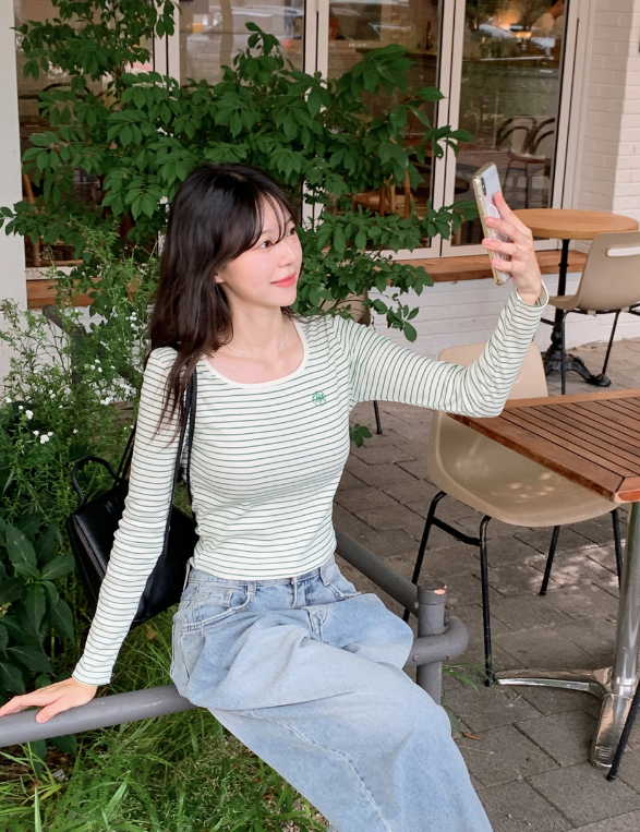 SHOPPERLAND(ショッパーランド)の「Border Square Embroidery T-shirt (4color)(Tops)」
