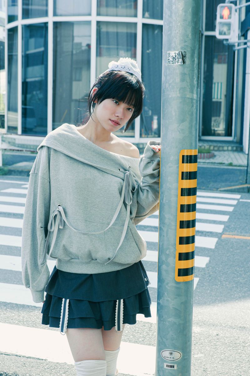 LITALMUTE（リタルミュート）の「offshoulder ribbon hoodie(gray)（Tops）」