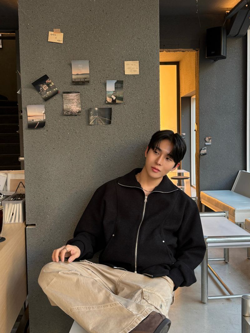 Remind knit zip up