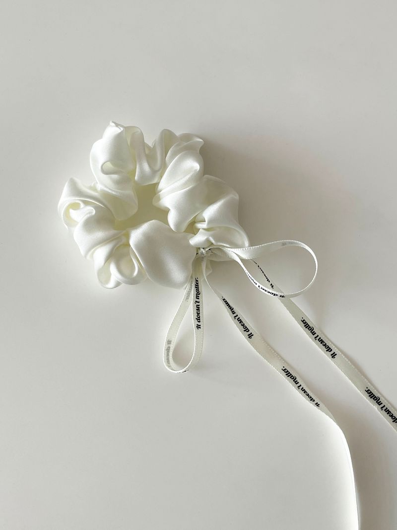 Mizz ribbon scrunchie (Ivory)