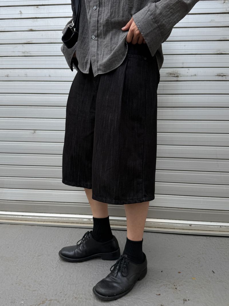 AVAND(アバンド)の「Moeen pocket pintuck raw denim bermuda(Pants)」