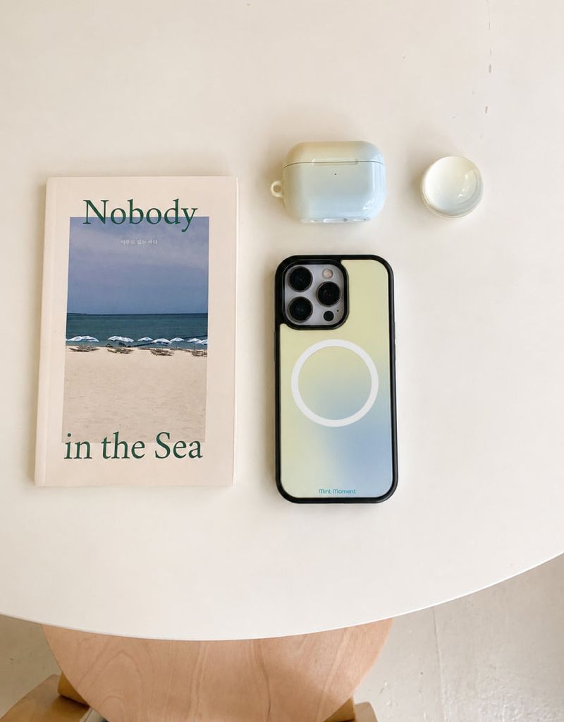 Mint Moment（ミントモーメント）の「 [MADE]レモンソーダ ブラック エポキシ MagSafe iPhoneケース（Smartphone Accessories）」